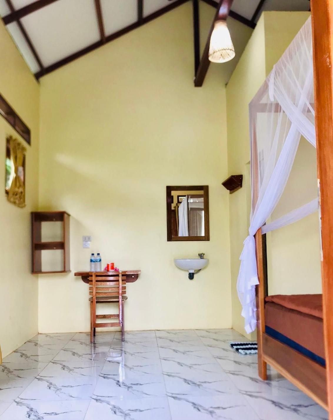 R5 Keramba Inn Bukit Lawang Exterior photo